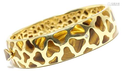 Esclava de oro amarillo de 18k con brillantes y ojo de tigre.