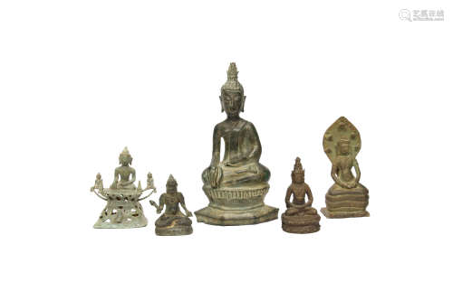 Grupo de cinco esculturas de bronce de Buddha