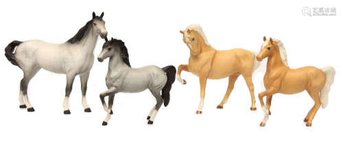 Conjunto de cuatro caballos de porcelana, Beswick England, s.XX