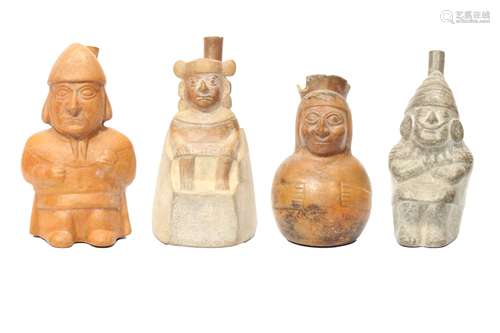 Lote de cuatro recipientes de terracota con forma reyes