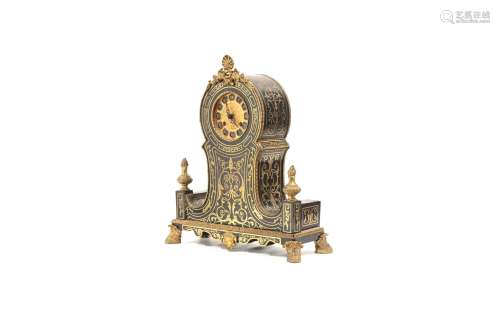 Reloj chapeado en bronce dorado y con marquetería Boulle,  S.XIX