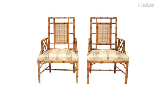 Pareja de sillas de madera tallada en forma de bambú, s.XX