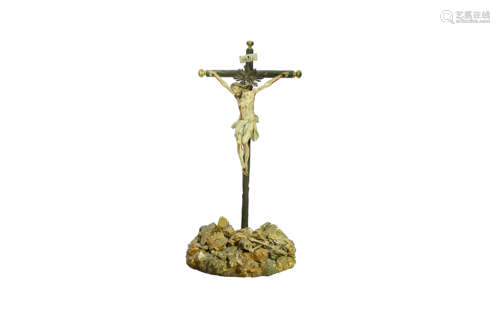 Cristo crucificado de tres clavos en el calvario