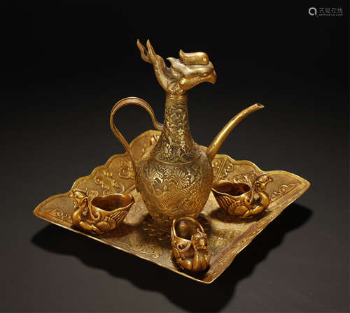 A Set Of Bronze Gold-Plated Phoenix Flask