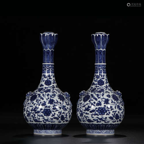 Qing Yung Chieng, Pair Of Blue And White Tulip Vase