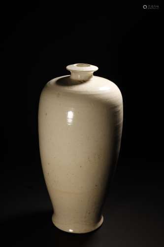 Song Dyansty, White-Glazed Mei Ping Vase
