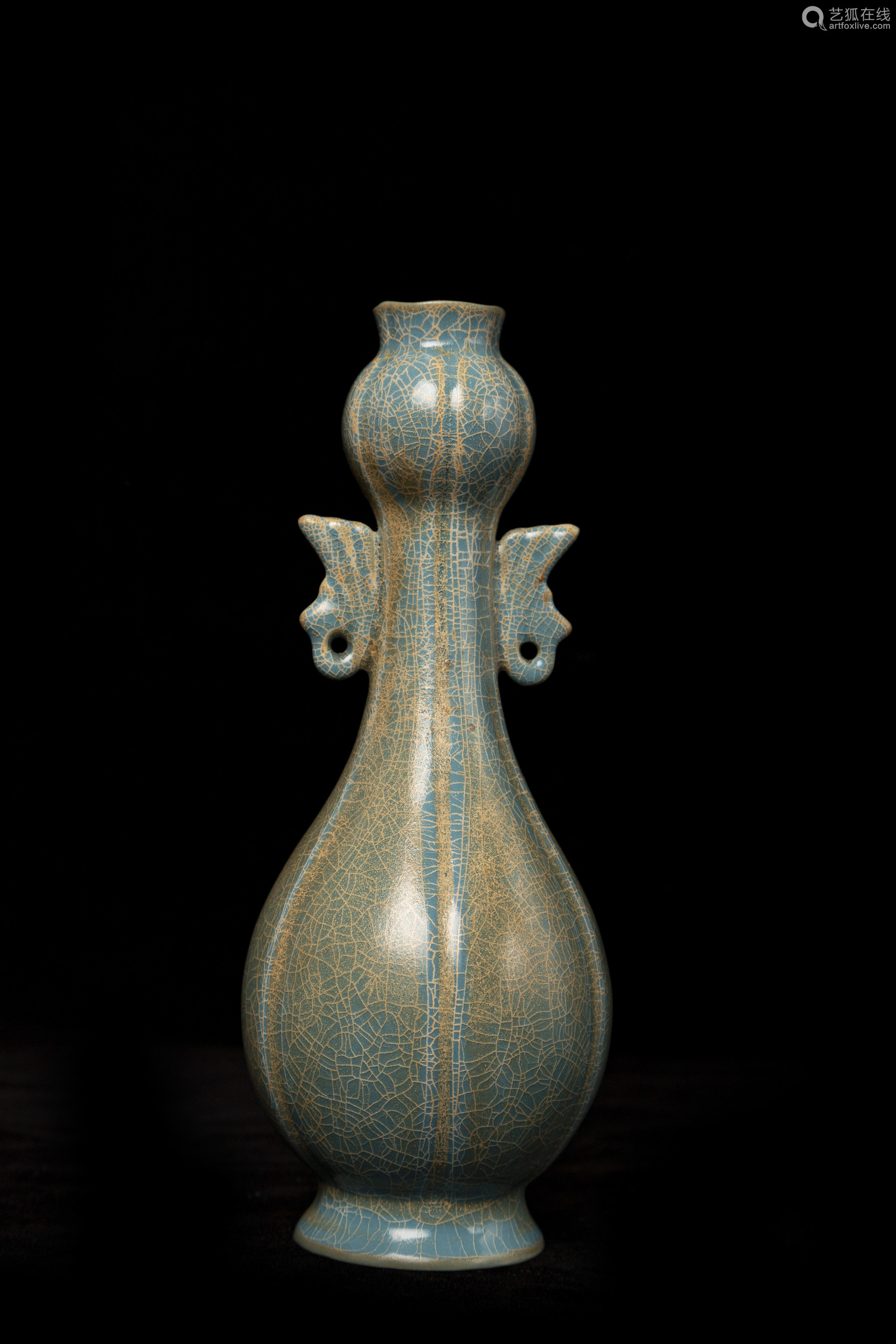 宋代蓝釉双耳瓶