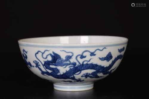 Qianlong,Blue and white dragon pattern bowl