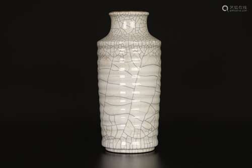 Qing,“Ge glaze” bottle