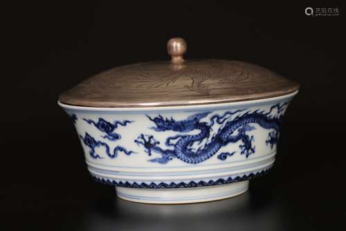 Xuan de,Blue and white dragon bowl