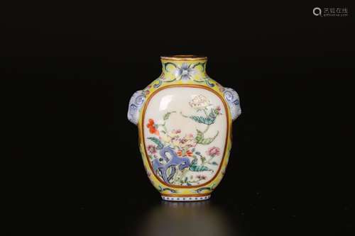 Qianlong,Pastel Flower Snuff Bottle