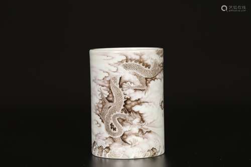 Qianlong,Dragon pattern porcelain pen holder