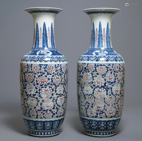 A pair of large Chinese blue, white and underglaze r…