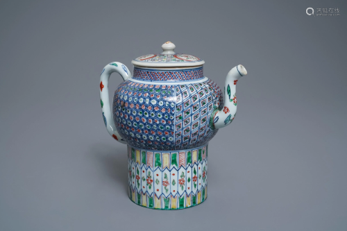 A large Chinese wucai teapot and cover, Transitional