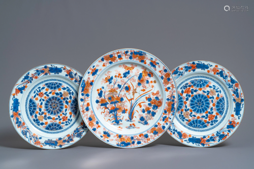 Three Chinese Imari-style chargers with floral design,