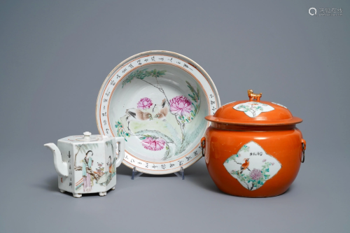 Two Chinese qianjiang cai bowls and a teapot and …