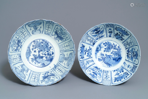 A pair of large Chinese blue and white kraak porcelain