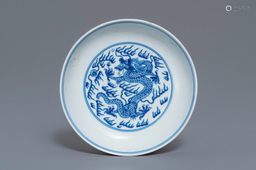A Chinese blue and white 'dragon' plate, Qianlon…