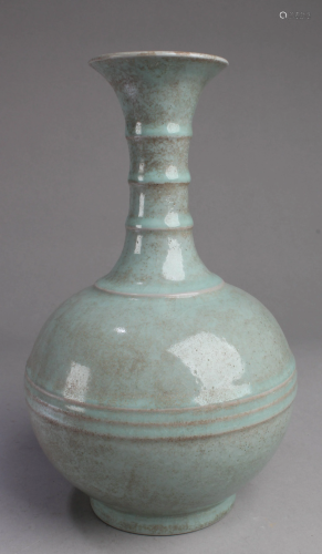 Chinese Crackleware Porcelain Vase