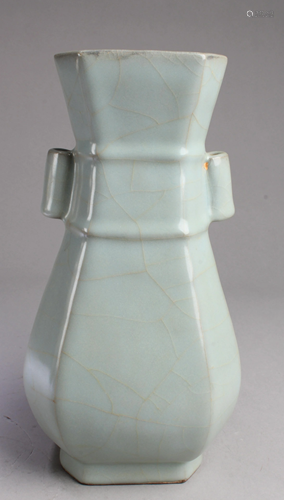 Chinese Crackleware Porcelain Vase