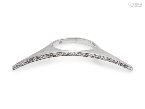 WHITE GOLD AND DIAMOND RING