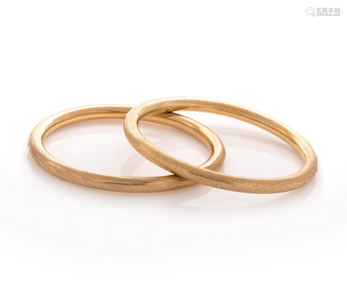 PAIR OF YELLOW GOLD BANGLE BRACELETS