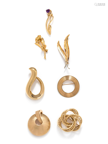 COLLECTION OF YELLOW GOLD BROOCHES