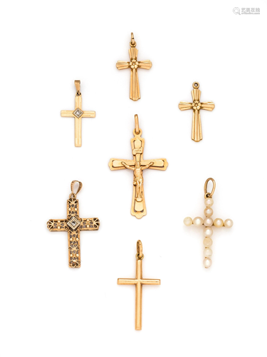 COLLECTION OF YELLOW GOLD CROSS PEND…