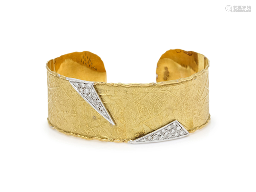 UNOAERRE, BICOLOR GOLD AND DIAMOND CUFF …