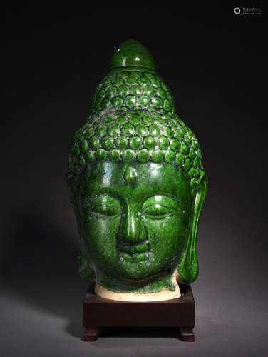 A GREEN GLAZE BUDDHA  HEAD IN LIAO DYNASTY