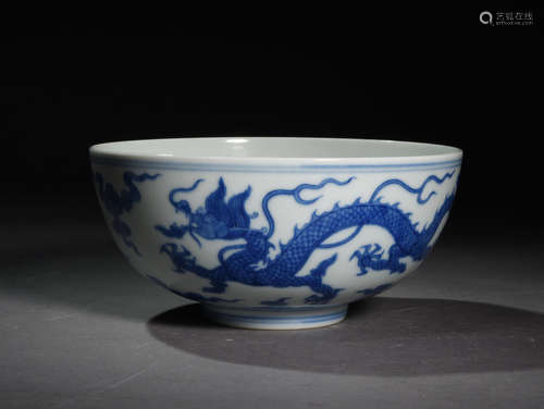 A BLUE  AND  WHITE  BOWL PAINTED WITH  GRAGON  PATTERNS IN  QING  DAOGUANG