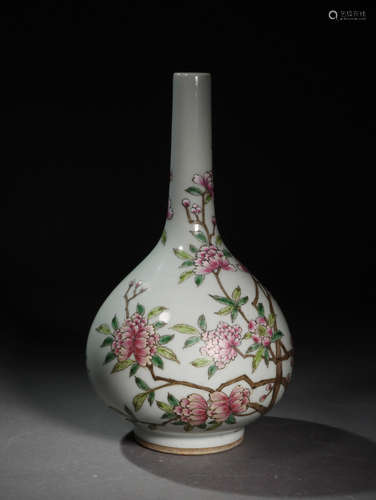 A  QING  DYNASTY PASTEL  FLOWER  FLASK