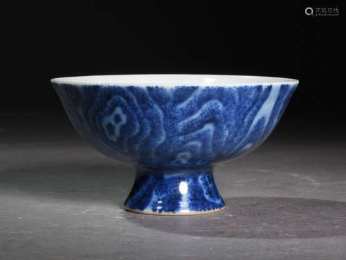 A BLUE  AND  WHITE  BIONIC  CUP IN  QING  KANGXI