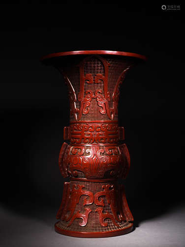 A LACQUER CARVED  RED ARCHAIZE  FLOWER  VASE  WITH  HALBERD EXTENDED IN  QING  QIANLONG