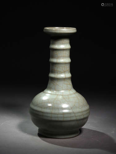 A  GUAN  KILN  FLASK WITH  STRING   PATTERN  IN  SONG  DYNASTY