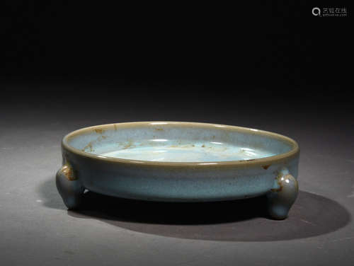 A  SONG  DYNASTY JUN  KILN  THREE-LEGGED  WASH