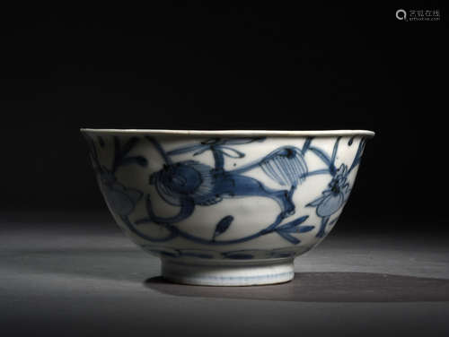 A  BLUE AND WHITE  BOWL  WITH   DRAGON  PATTERNS  IN  MING  WANLI