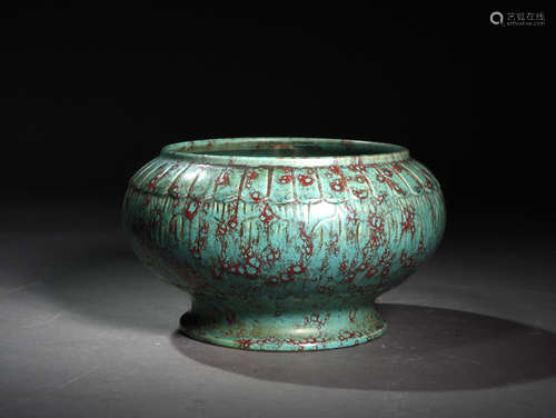 A  LUJUN  GLAZE  LOTUS  PETAL  WASH  IN QING  QIANLONG