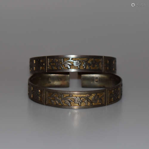 A pair of silver bracelets in the late Qing Dynasty