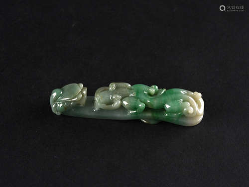 A JADEITE BELT BUCKLE, QING DYNASTY