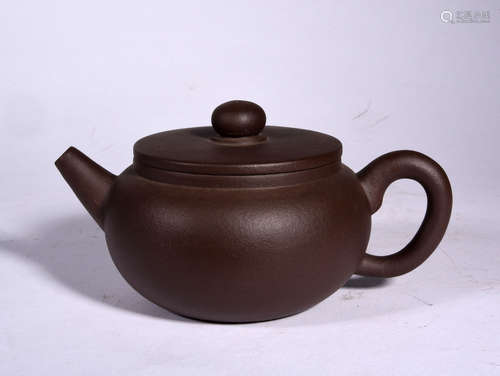 A MARKED YIXING GLAZED TEAPOT, 20TH CENTURY