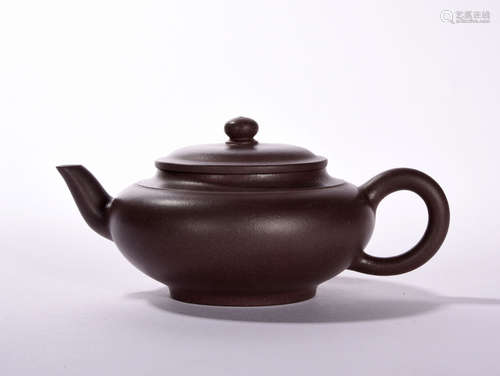 A YIXING GLAZED TEAPOT, QING DYNASTY