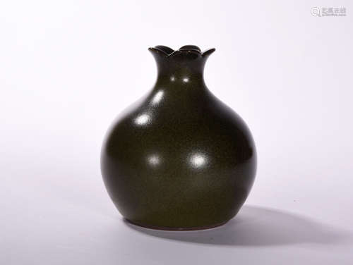 A TEADUST POMEGRANATE VASE, QING DYNASTY