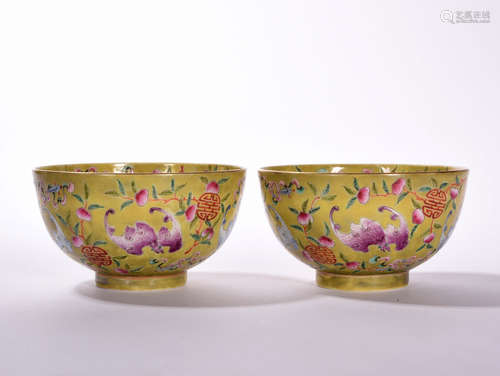 A PAIR OF YELLOW GROUND AND FAMILLE ROSE BOWLS, GUANGXU PERIOD