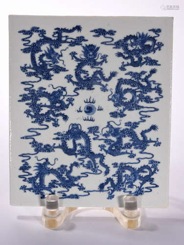 A BLUE AND WHITE DRAGONS PORCELAIN PLAQUE, QING DYNASTY