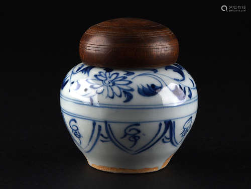 A BLUE AND WHITE FLORAL JAR, YUAN DYNASTY