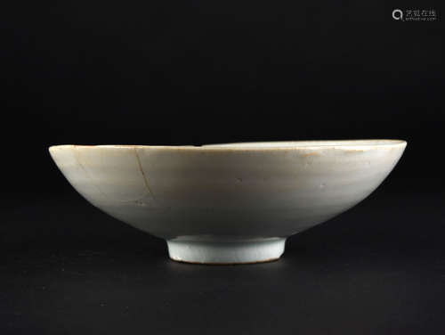 A MOLDED PHEONIX BOWL, YUAN DYNASTY