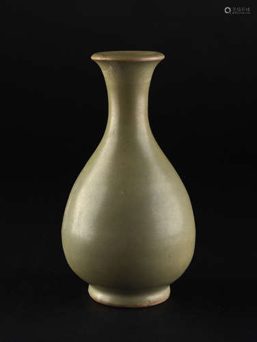 A LONGQUAN CELADON YUHUCHUNPING, SOUTH SUNG DYNASTY