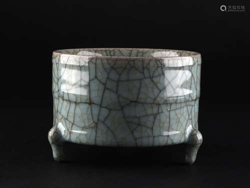 A KUAN TYPE TRIPOD CENSER, SUNG DYNASTY