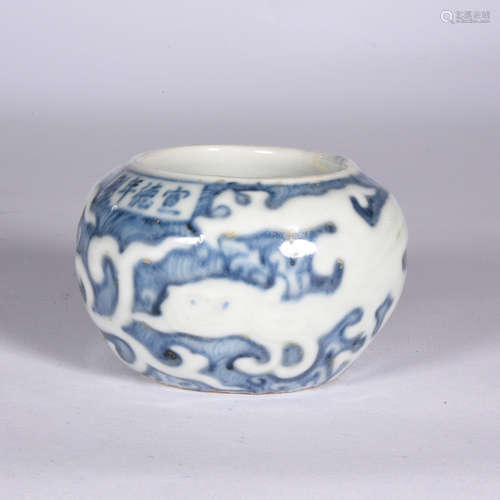 A BLUE AND WHITE JAR,XUANDE PERIOD